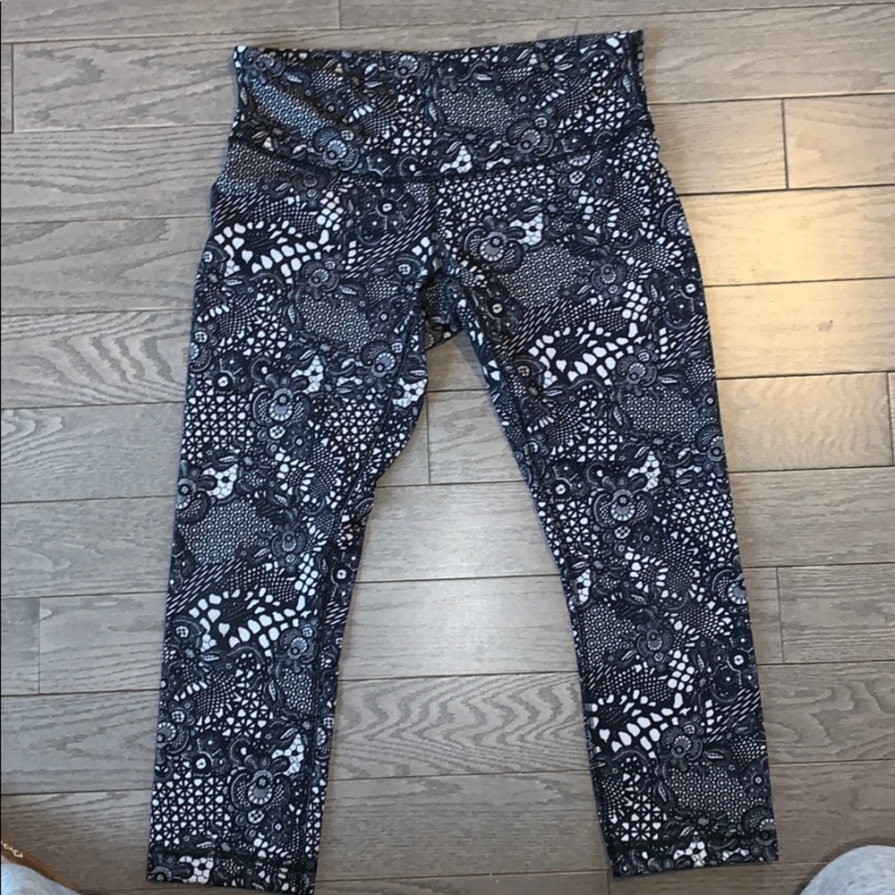 GUC Lululemon Capri legging, size 8.